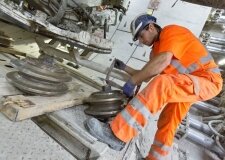 TBM maintenance: checking roller cutters for wear